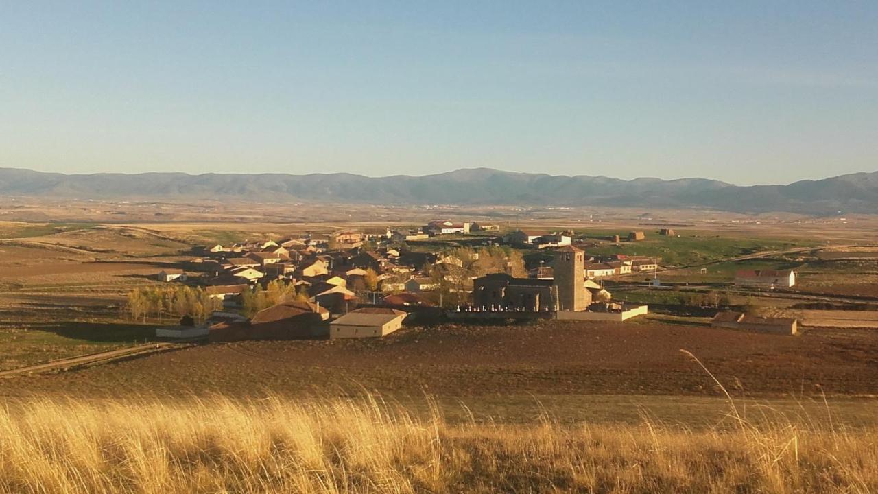 Camino Del Prado Casa de hóspedes Santa Maria la Real de Nieva Exterior foto